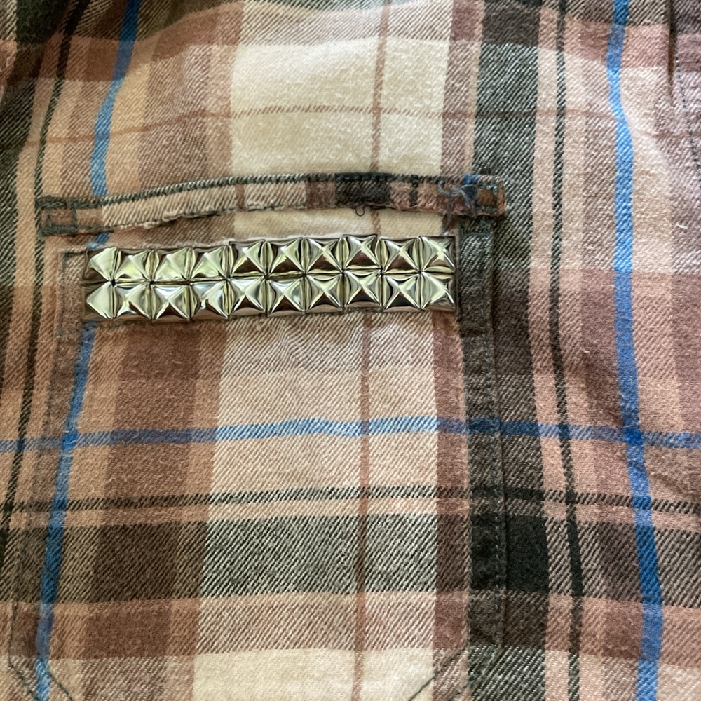 Custom flannel with back patch - Picture 6 of 7